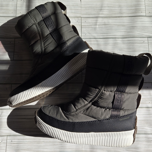 SOREL Out and About Puffy Mid Snow Boots - Picture 6 of 7